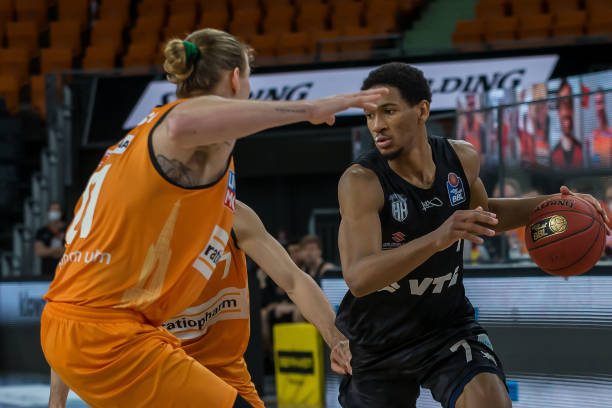 他同时也坦 他同时也坦