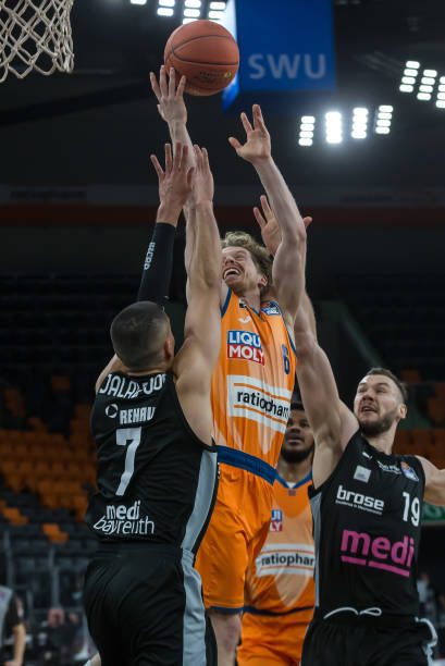 悬念十足 悬念十足